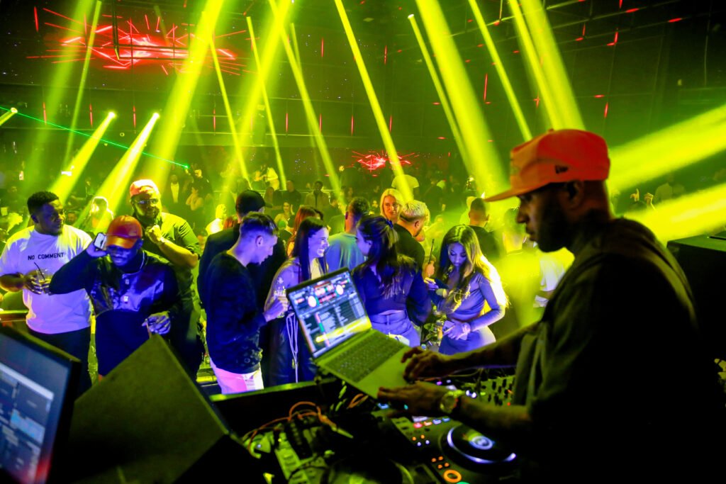 AVENUE CLUB - LANDSCAPE (14)